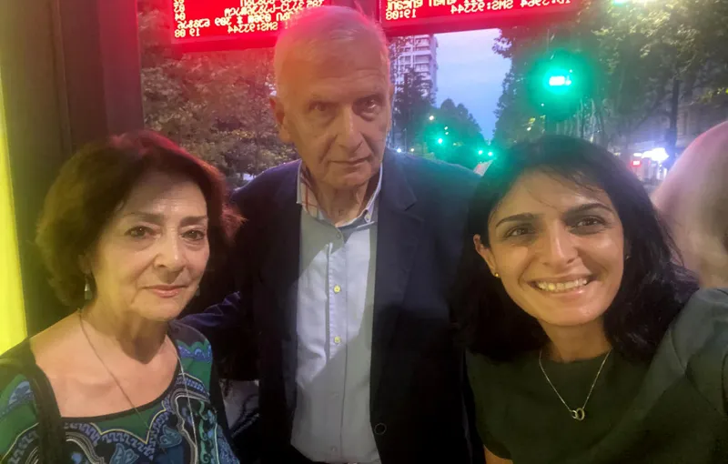 "რა სიმბოლურია, რამდენიმე წუთში გაჩერებაზე მისი ორი გმირი, "მერი და ზურიკელა" დაგხვდეს" - რას ჰყვება ნოდარ დუმბაძის მეუღლის პანაშვიდიდან გამოსული მოქალაქე