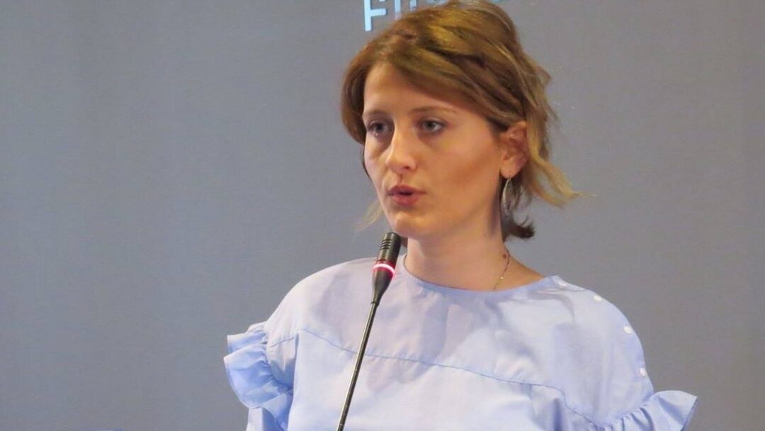 “მოლოდინით დაღლილმა დევნილებმა შეიძლება აიღონ ფული და ბინის გარეშე დარჩნენ” – ელიკო ბენდელიანი