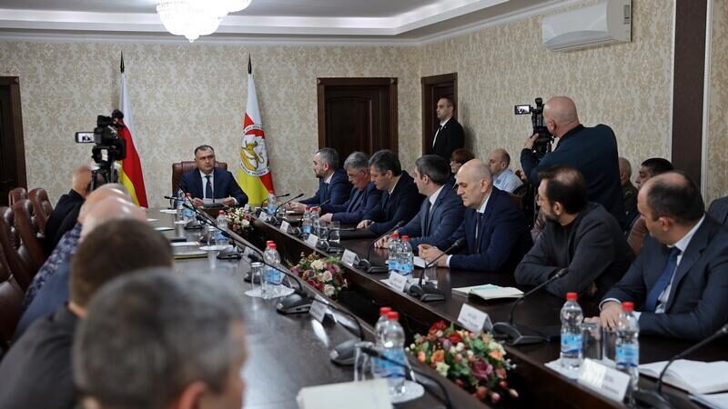 მოსკოვმა რუსეთში შესვლის უფლება მისცა “ქართულ თემაზე” დასჯილ ოს პოლიტიკოსებს