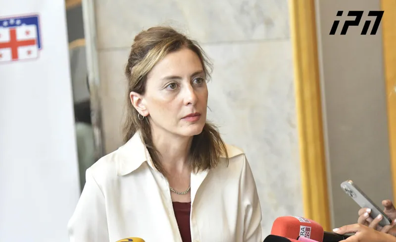 ხატია დეკანოიძე - აშშ ამბობს, რომ თუ საქართველოში პარტიები გაუქმდება, წითელი ხაზი იქნება - სულ განადგურებით ემუქრებიან ამ პარტიებს, მაგრამ ივანიშვილი ბოლომდე ვერ ბედავს და ვადის გახანგრძლივებაზეა ორიენტირებული, ესეც მანიშნებელია, რომ შიში აქვს