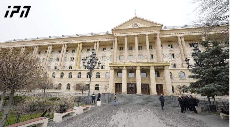 ე.წ. ჩორჩანასთან დაკავშირებით, გიორგი გახარიას საქმეზე ყოფილი მაღალი თანამდებობის პირების დაკითხვაა დაგეგმილი, რის გამოც პროცესი დაიხურა