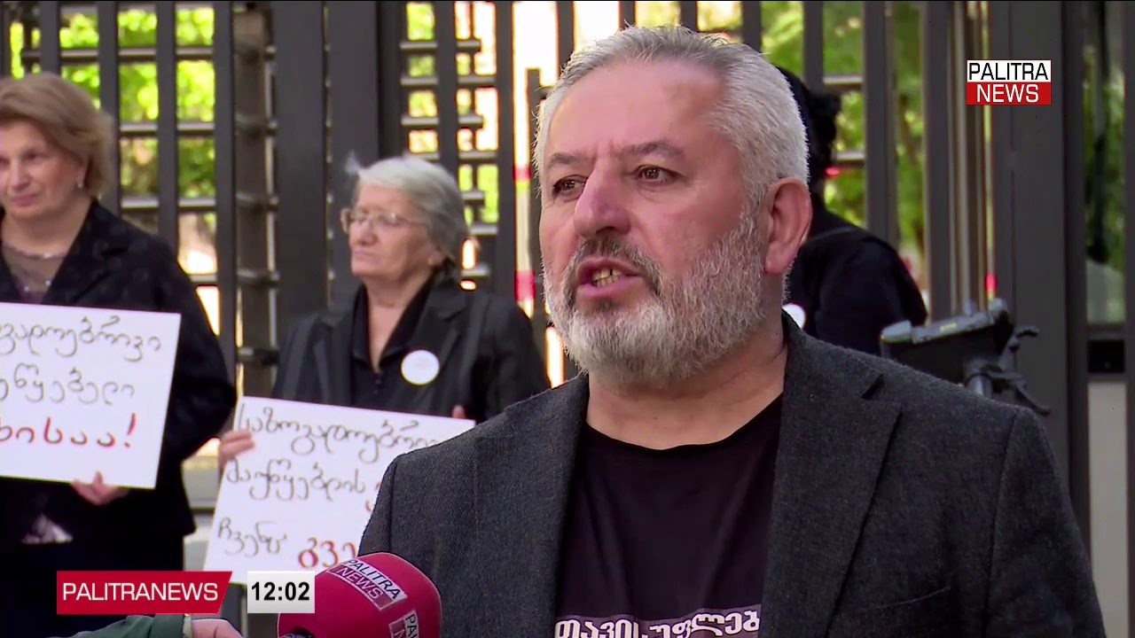 საპროტესტო აქციებზე დაკავებულთა ოჯახის წევრები „საზოგადოებრივ მაუწყებელთან“ 24-საათიან საპროტესტო აქციას მართავენ - რას ითხოვენ აქციის მონაწილეები