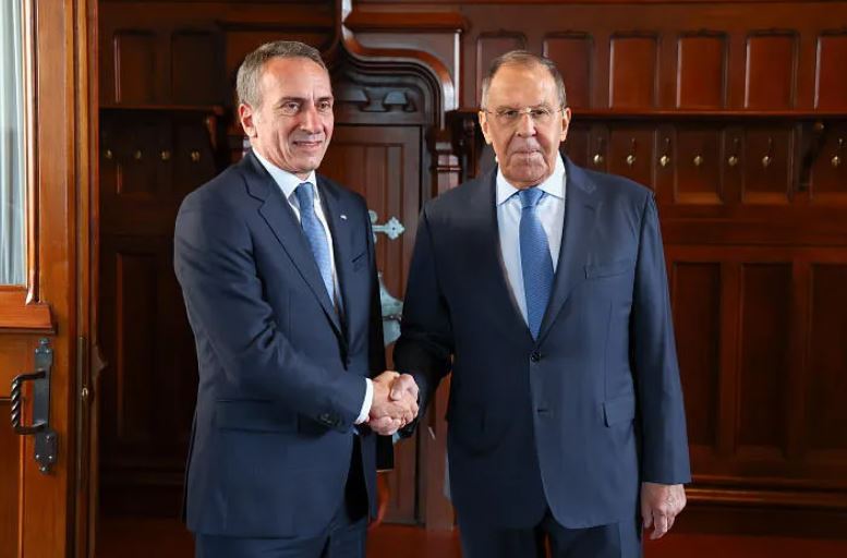 ოკუპირებული აფხაზეთის ე.წ. საგარეო საქმეთა მინისტრმა სერგეი ლავროვთან შეხვედრის შემდეგ განაცხადა, რომ რუსეთთან „ურთიერთობები ისტორიულ მაქსიმუმზეა”