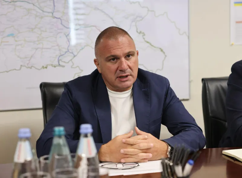 ინფრასტრუქტურის მინისტრის განცხადებით, სოფლებში, სადაც სკოლის რეაბილიტაცია იგეგმება, დროებითი მოდულური სკოლები მოეწყობა, რაც მოსწავლეებისთვის დისკომფორტის შემცირებას ემსახურება