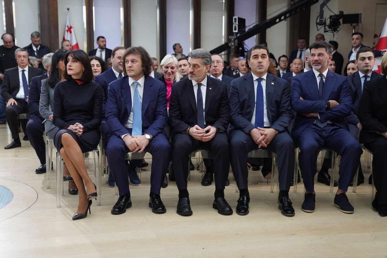 რამდენი ლარით იზრდება პენსია და პოლიტიკური თანამდებობის პირთა ხელფასი 2027 წლის ბიუჯეტის პროექტის მიხედვით