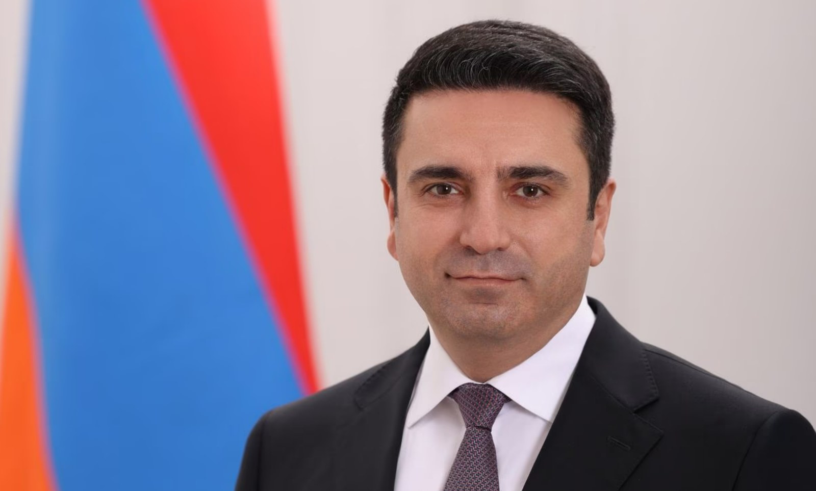 სომხეთის უშიშროების საბჭოს მდივანი: ზოგიერთის აზრით, გიუმრიში რუსეთის სამხედრო ბაზა საფრთხეა