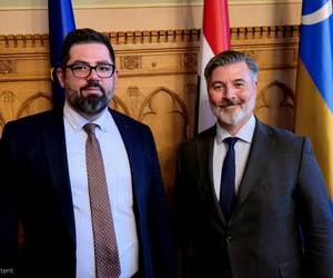 ნიკოლოზ ხატიაშვილი ბუდაპეშტში "ტისას" წევრებთან შეხვედრებს მართავს