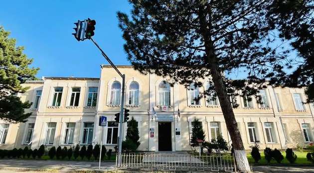 ქართლის ამბები: ხაშურის მე-4 სკოლის მოსწავლეებს, რომლებიც 5 წელია სკოლის აშენებას ელოდებიან, მე-7 სკოლიდანაც ასახლებენ