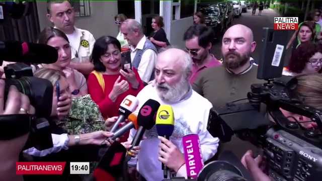 ექიმი გიორგი ჩახუნაშვილი სხდომათა დარბაზიდან გათავისუფლდა