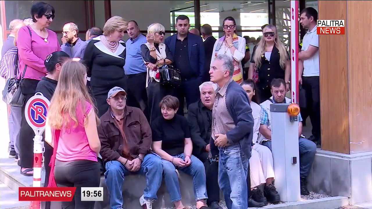 კორონავირუსით გარდაცვლილი 20 წლის ფეხბურთელის, ვახტანგ ჩარკვიანის მამამ შიმშილობა დაიწყო