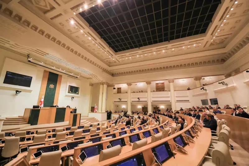 მთავრობამ პარლამენტიდან უკან გაიწვია კანონპროექტი, რომელიც ე.წ. ქუჩურ გარჩევებზე სისხლის სამართლის პასუხისმგებლობის დაწესებას ითვალისწინებდა