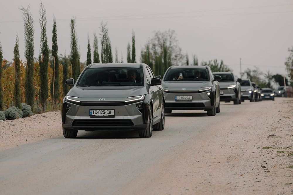 სრულად ელექტრო Toyota bZ4X ტოიოტა კავკასიამ ოფიციალურად წარადგინა